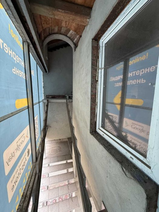 Продаж комерційного приміщення Мостиська + дві квартири центр