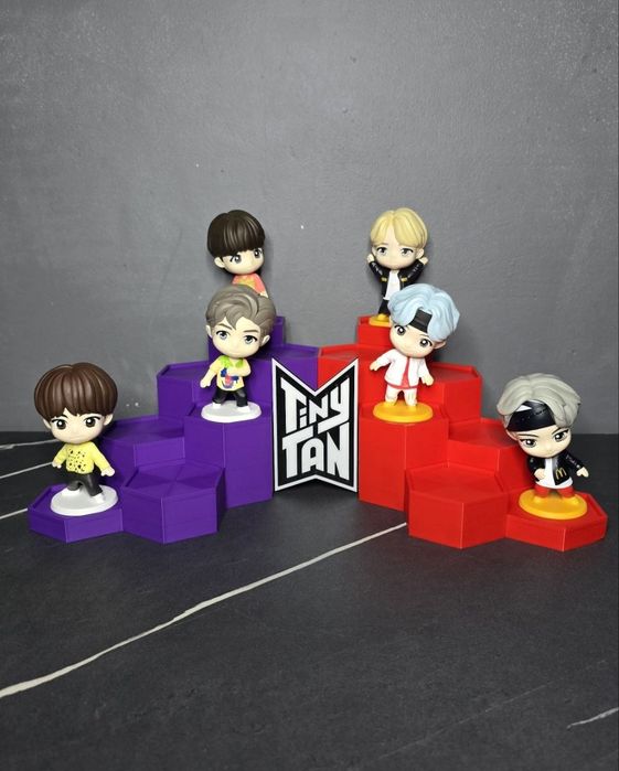 Expositor figuras BTS Tiny Tan McDonalds 14 figuras