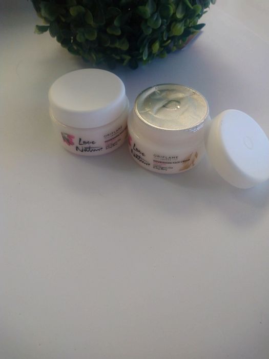 Creme de Rosto Nutritivo com Aveia e Bagas Goji Oriflame Selados