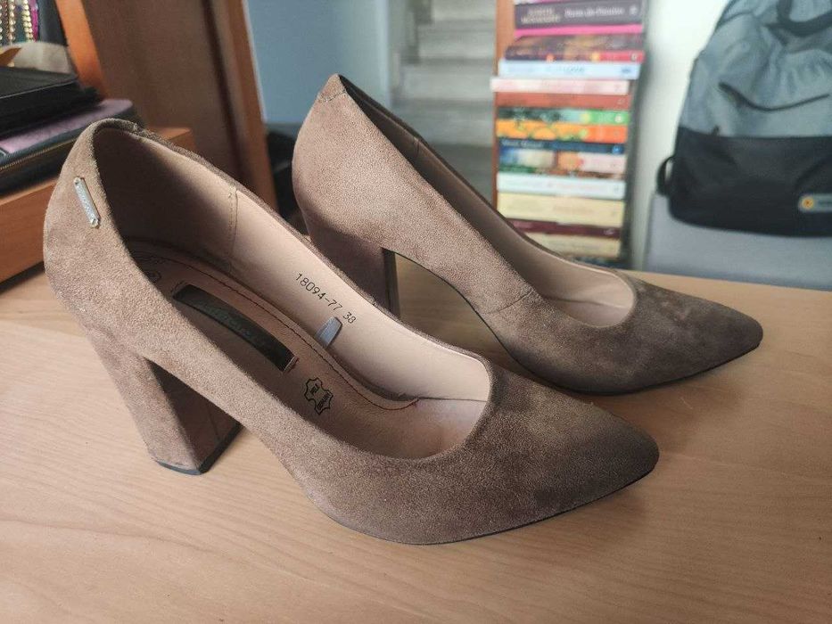 Sapato de salto camel de Tamanho 38 da Calçado Guimarães