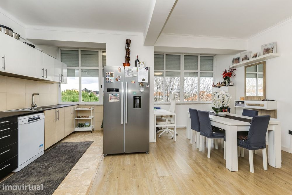 Venha Desfrutar do Pôr do Sol neste Moderno T2