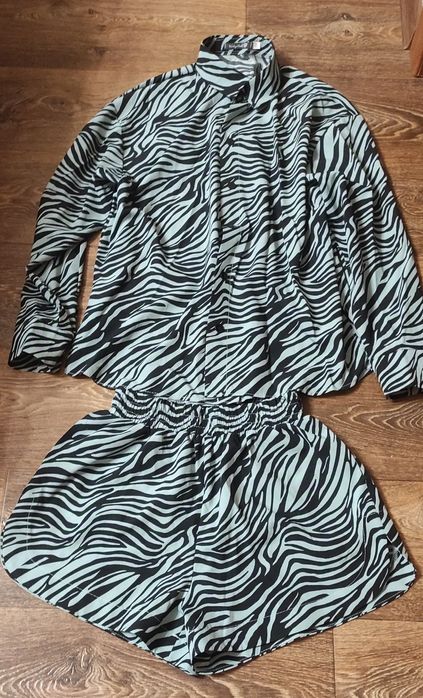 Костюм літній рубашка і шорти.