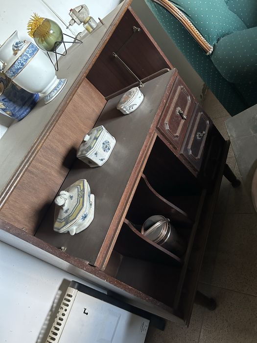 Movel de madeira estilo antigo/classico