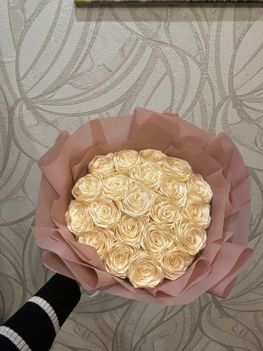 Букет роз из атласной ленты