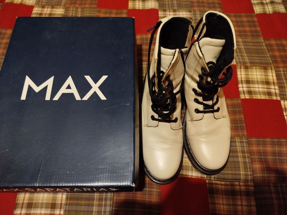 Botas de marca Max em couro