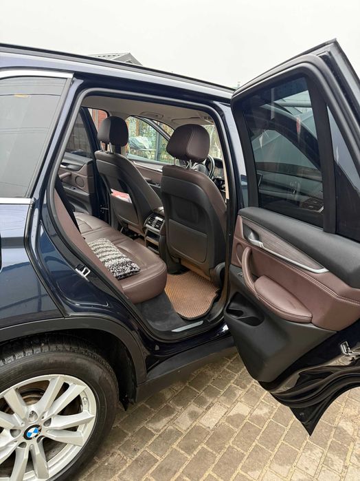 Автомобиль BMW X5