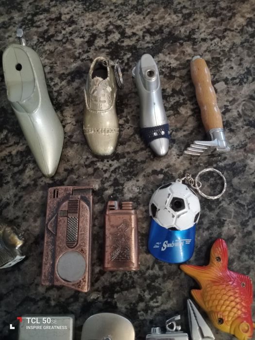 33 esqueiros antigos 30€ Só vendo o conjunto todo, não vendo em separado.