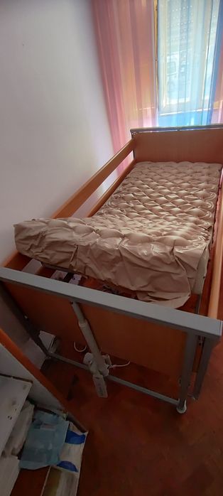 Cama articulada elétrica invacare