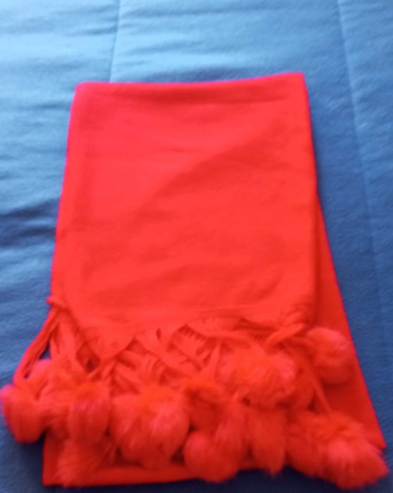 Blusas; leggings e echarpe