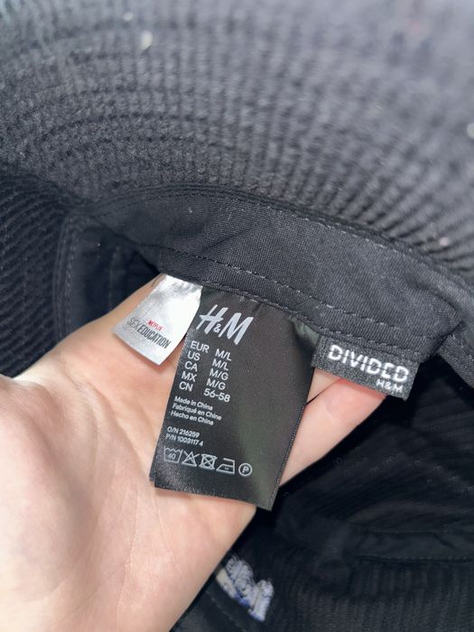 Вельветовая панама с вышитой надписью H&M