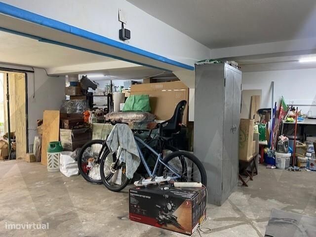 Garagem com 150m2 na Av. Republica, ao El Corte Inglês, possibilidade