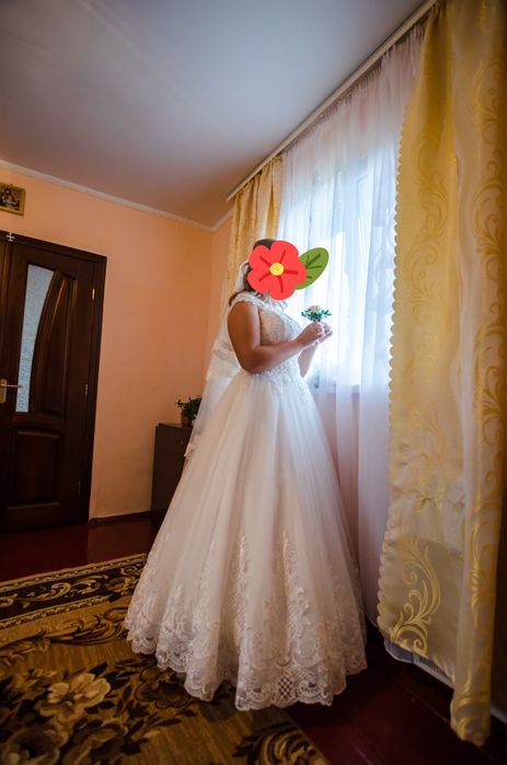 Весільна сукня .