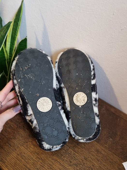 UGG kapcie ciapy klapki zebra futerko