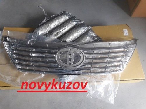 Решітка радіатора на Toyota Camry 50  Тойота Камри 50с 2011 г.-