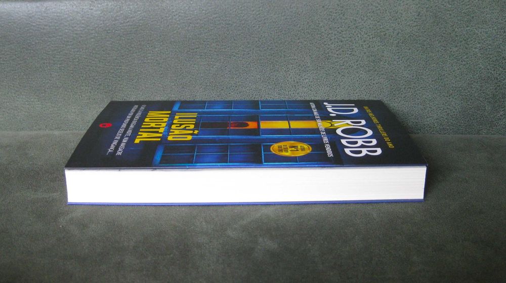 Conjunto de 2 Livros J D Robb NOVOS