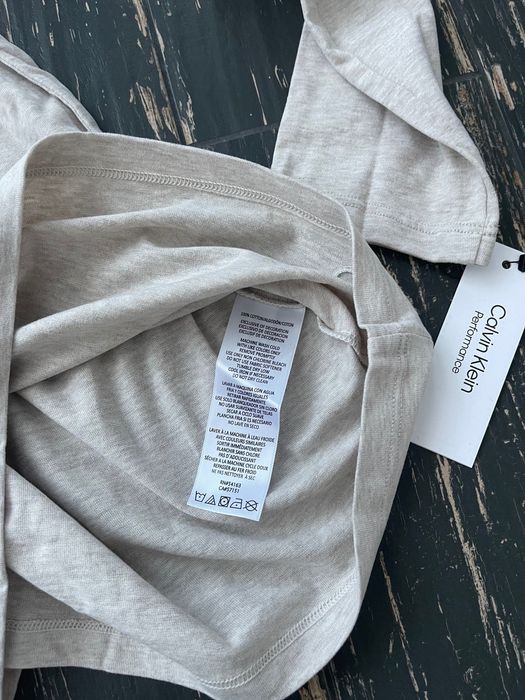 Calvin Klein Performance. Лонгслив молочного цвета  коттон р М