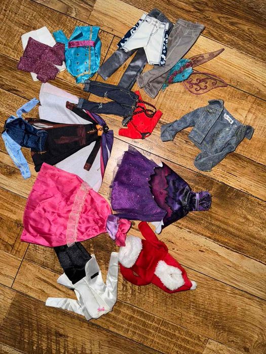 Одяг на Барбі та Кена