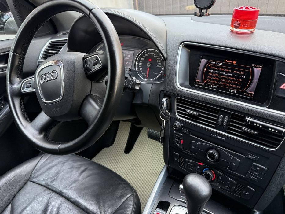 Продам Audi Q5 quatro,2.0 дизель!