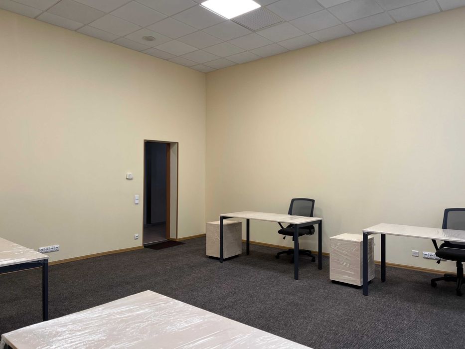 Оренда офісу 75 м.2 в БЦ, Генератор, Укриття, Котельня, метро. Власник