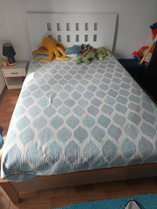 Cama corpo e meio e colchão