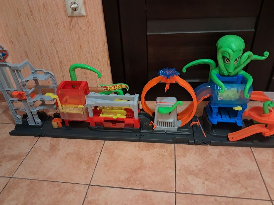 Hot Wheels автотрек Восьминіг(оригінал)