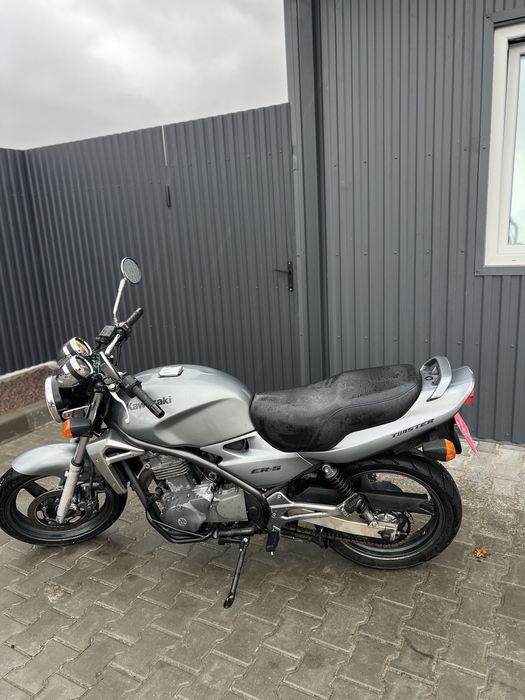 Свіжопригнаний Kawasaki Er500.