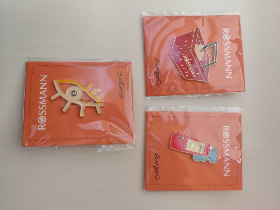 Piny przypinki broszki trzy sztuki nowe