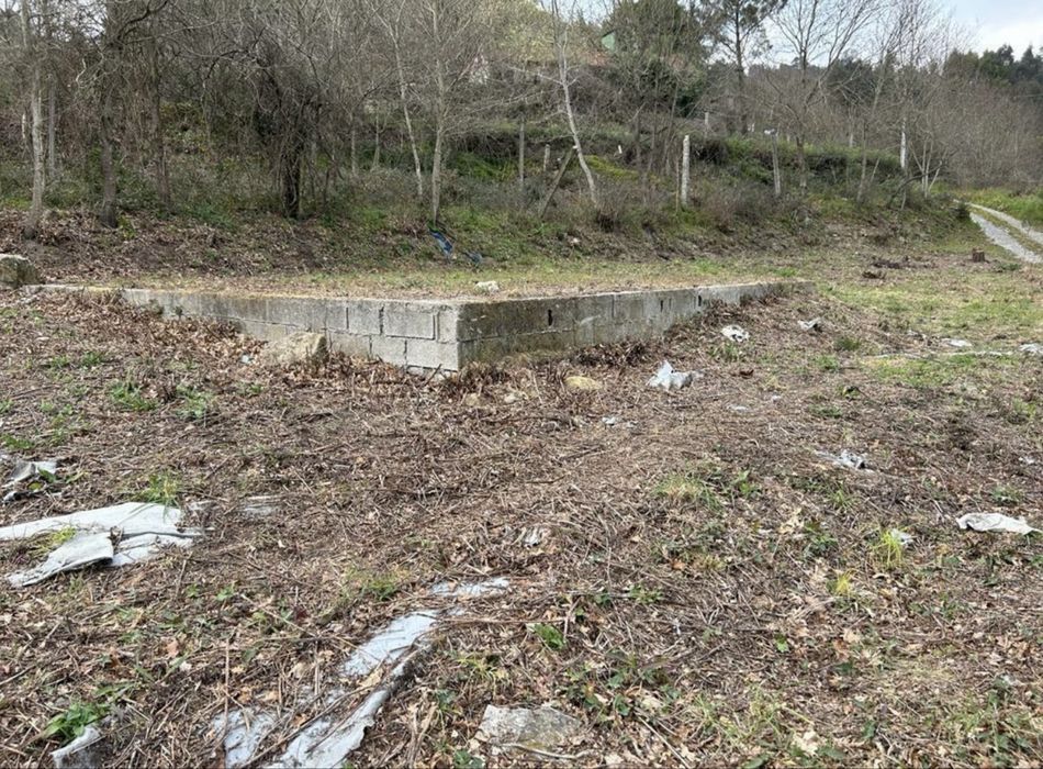 Terreno em boelhe junto ao rio tamega