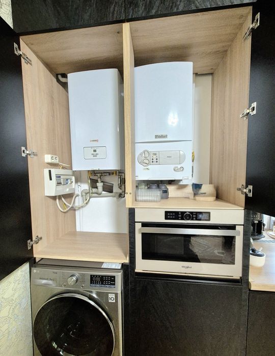 Два будинки з банею та зарибленим власним  озером р-н Аєропорту