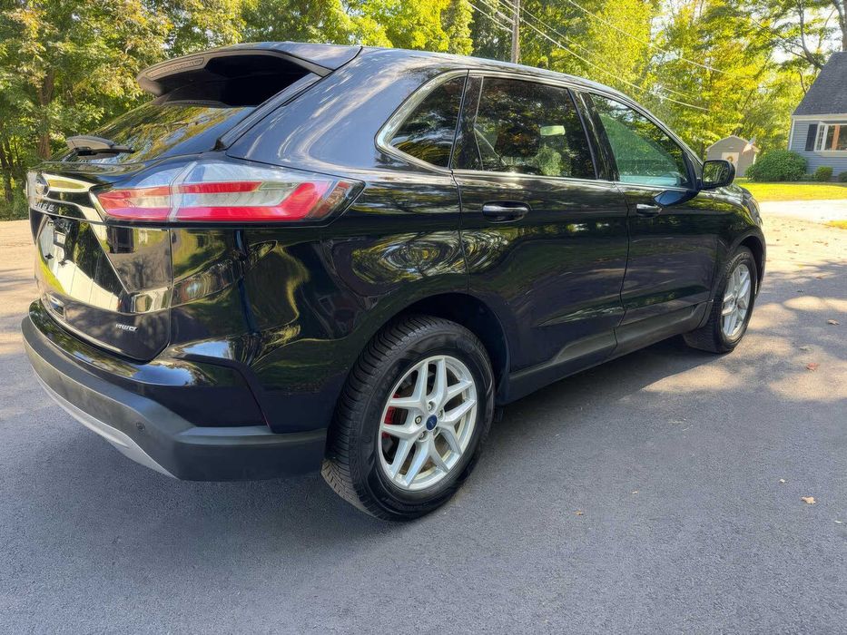 Ford Edge      2021
