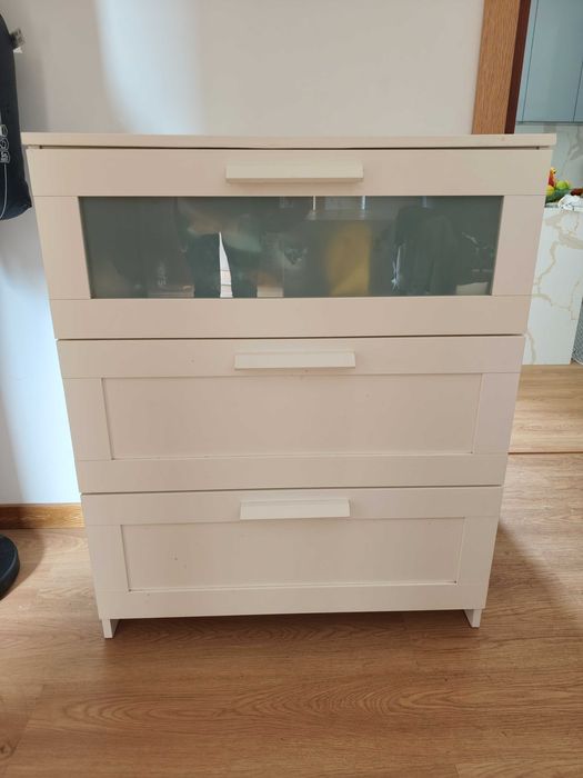 Cómoda branca ikea