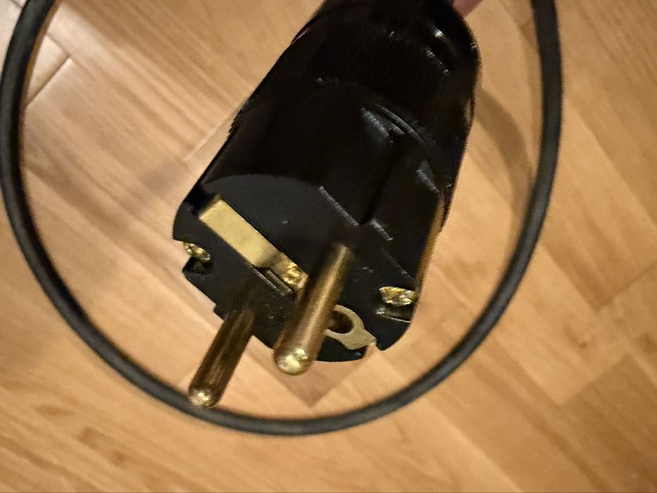 Illuminati Power Reference One kabel sieciowy