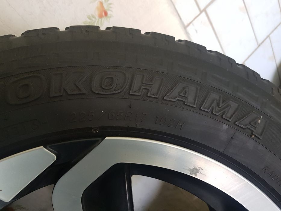 Alufelgi 5x114,3 R 17 + opony Yokohama 225/65