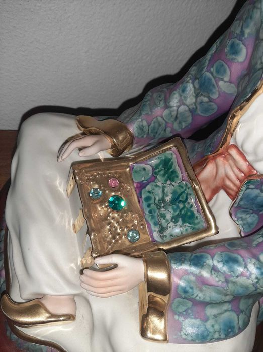 Estatueta em Porcelana