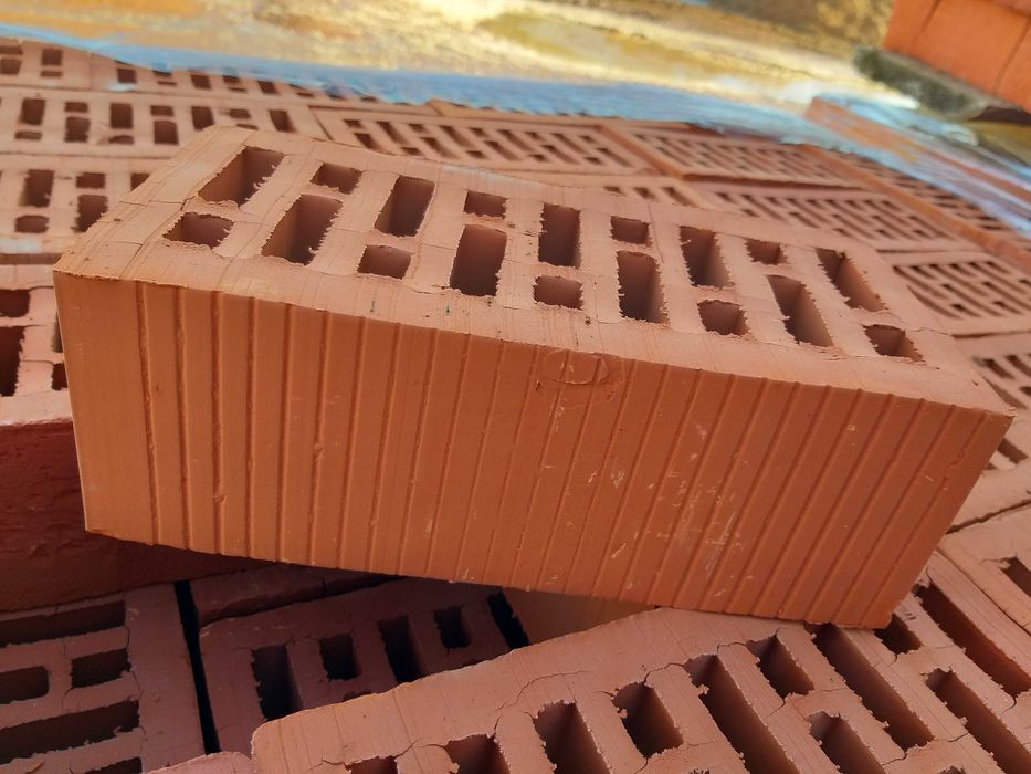 Цегла всіх видів.Доставка по Стрию та Стрийському району.Найнижчі ціни