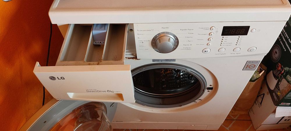 Máquina de Lavar Roupa LG Direct Drive 8kg