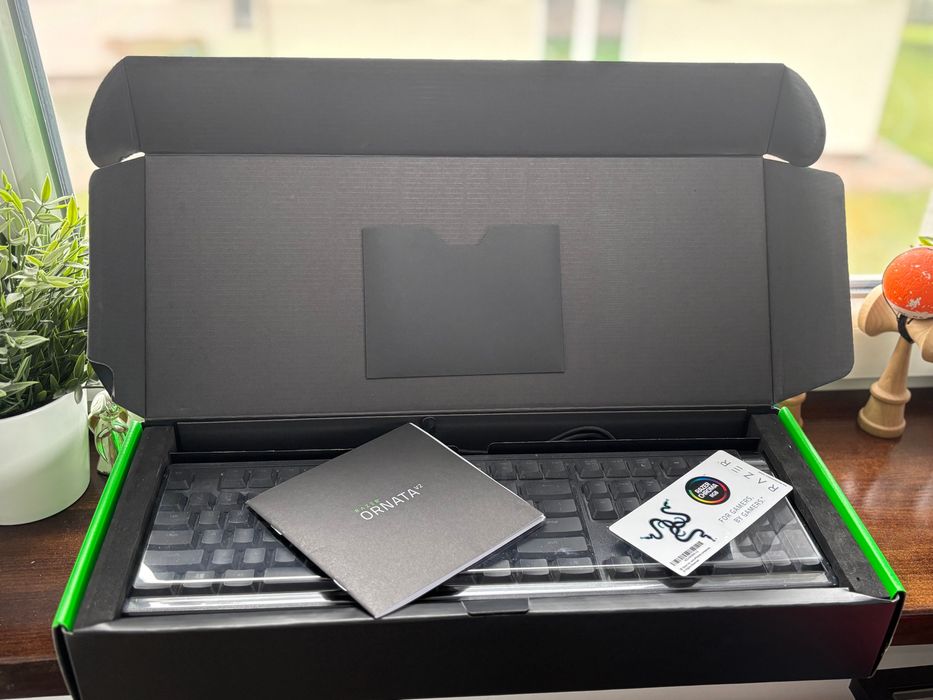 Razer ornata v2 mecha-membrane gaming keyboard