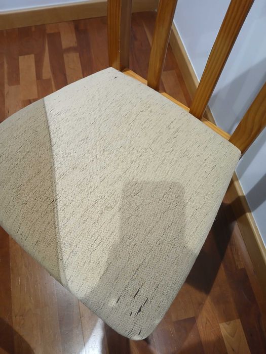Mesa de Madeira com tampo de vidro de 6 lugares