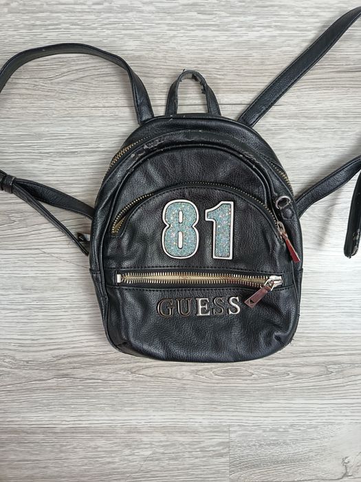 Damski plecak na plecy Guess 81 pojemny