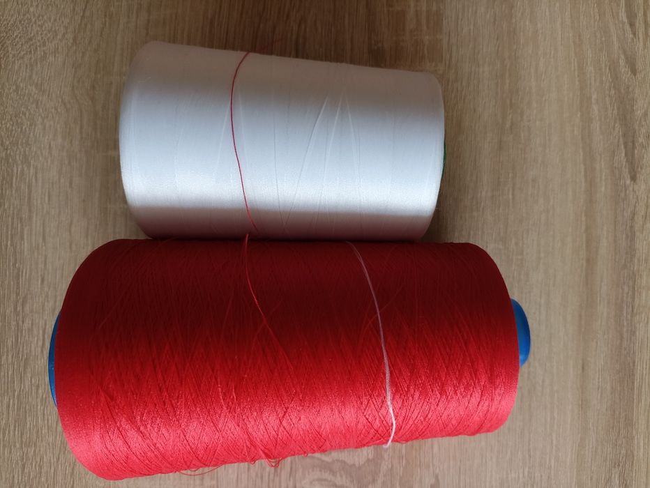 Нитки для шитья цветные