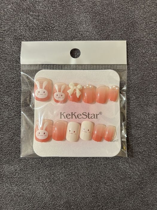 накладні нігті у корейському стилі y2k