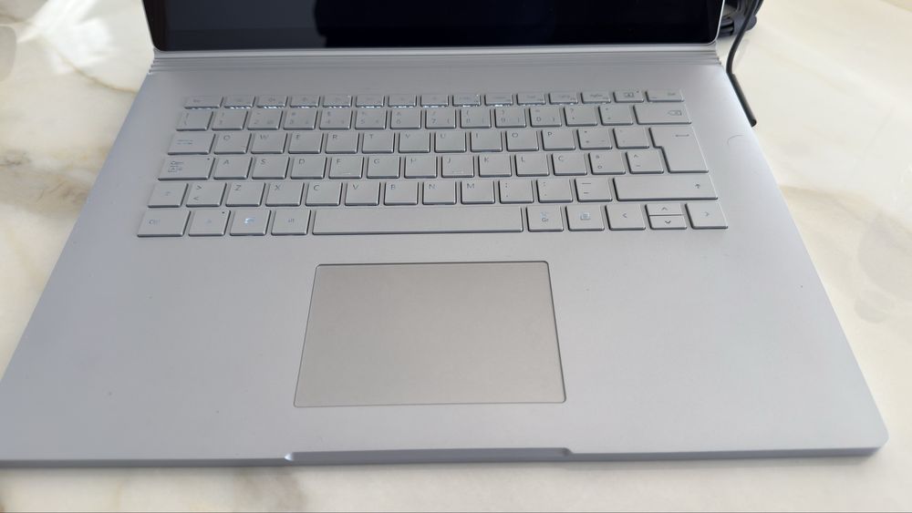 Microsoft Surface Book 3 – Excelente estado! (790€)