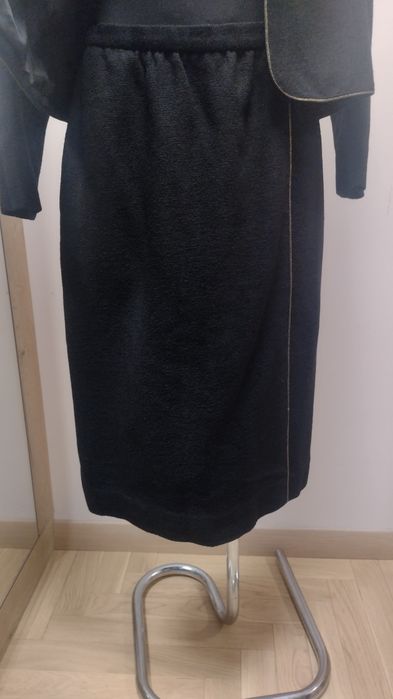 Garnitur damski rozm M/L, żakiet ze spódnicą 
Produ