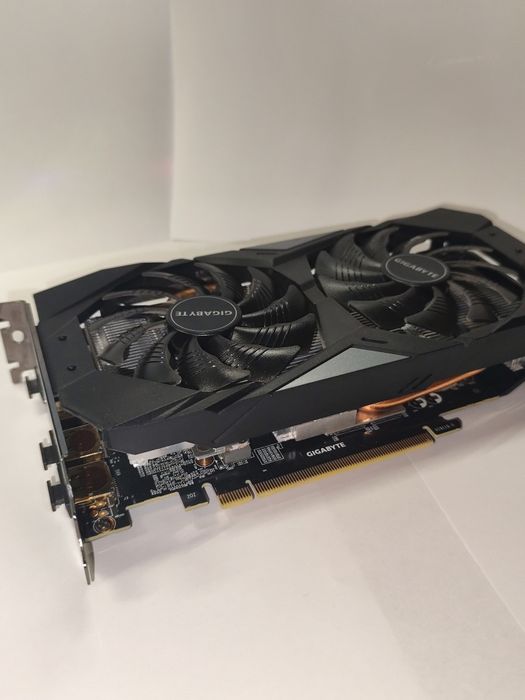 GTX 1660 Super Gigabyte - невеликі артефакти,під ремонт