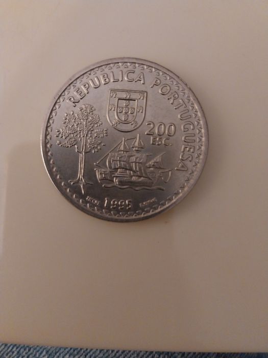 Commemorative Coins of 100 and 200 Escudos