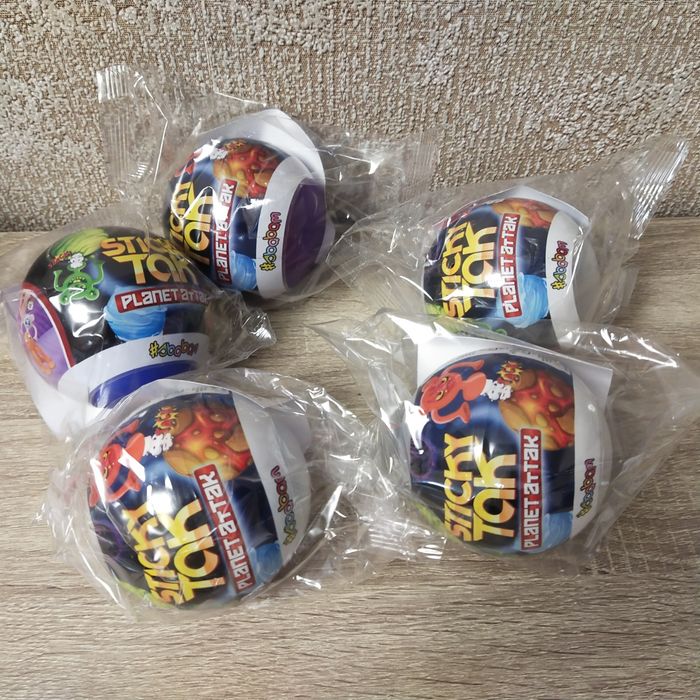 Sticky Tak planet attack приліпали