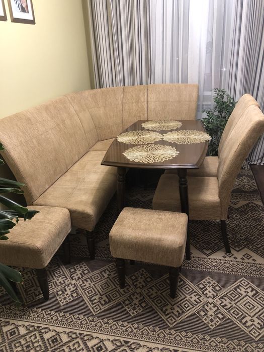 Кухонный уголок и стол