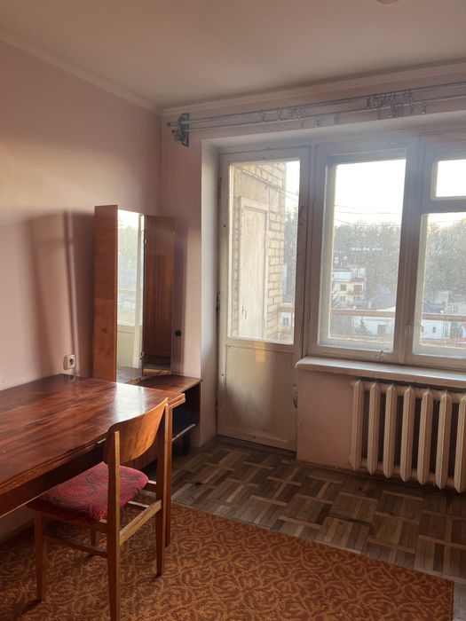 Ізольована кімната для дівчини