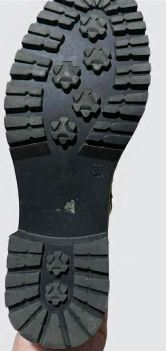 Botki z ćwiekami rozmiar 37