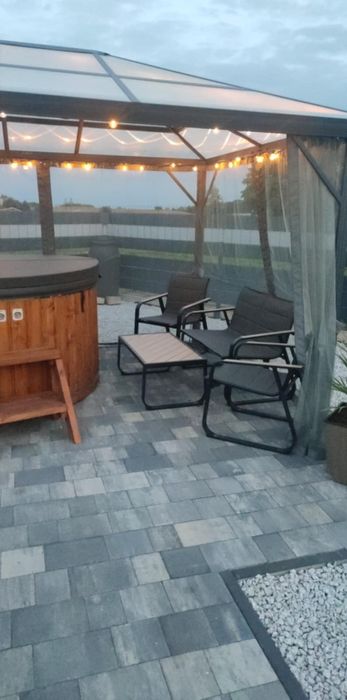 Domek  4-osobowy z jacuzzi ..
